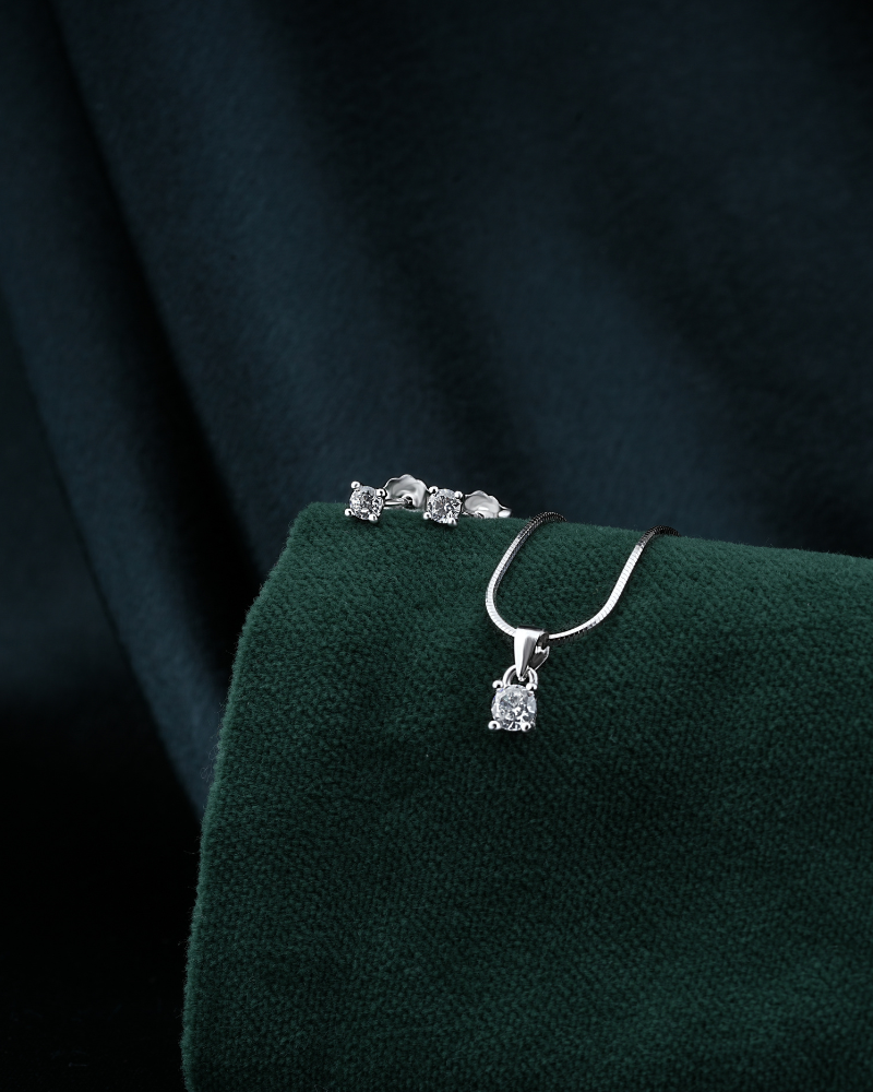 Small gold Pendant Set
