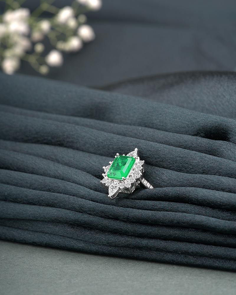 Green Stone Ring Radiance
